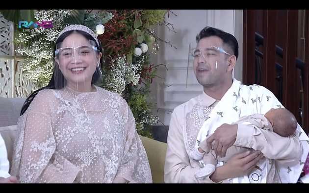 7 Potret Nagita Slavina Saat Acara Aqiqah Baby Rayyanza, Wajahnya Bersinar!