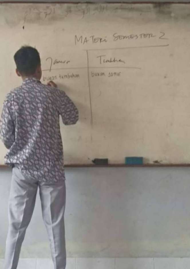 8 Momen Saat Guru Beri Pelajaran di Kelas Ini Malah Bikin Ngakak
