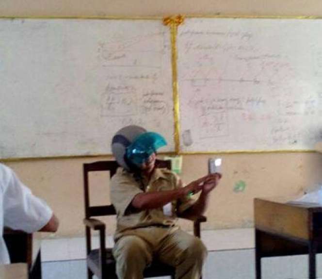 8 Momen Saat Guru Beri Pelajaran di Kelas Ini Malah Bikin Ngakak