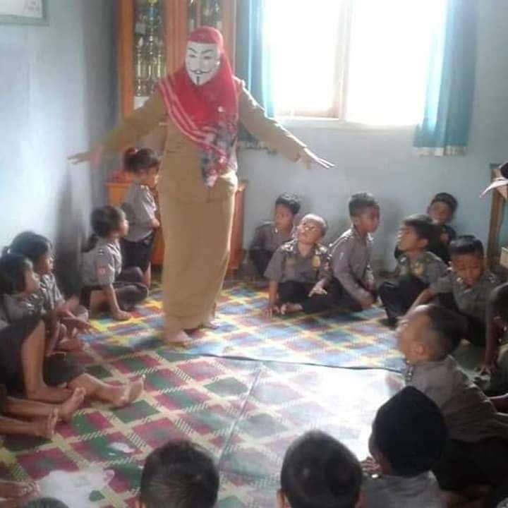 8 Momen Saat Guru Beri Pelajaran di Kelas Ini Malah Bikin Ngakak