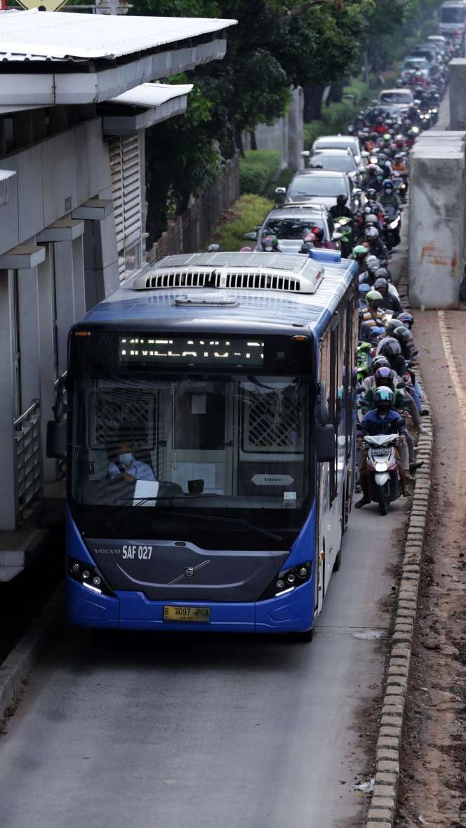 FOTO: Dibangun Proyek Saluran Air, Begini Kondisi di Jalan I Gusti Ngurah Rai