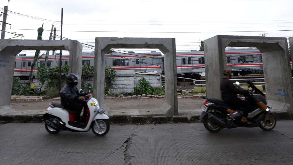 FOTO: Dibangun Proyek Saluran Air, Begini Kondisi di Jalan I Gusti Ngurah Rai