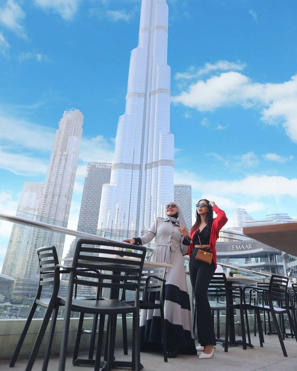 Naik Mobil Limousine! Gaya Mewah Sarita Abdul Mukti Liburan di Dubai