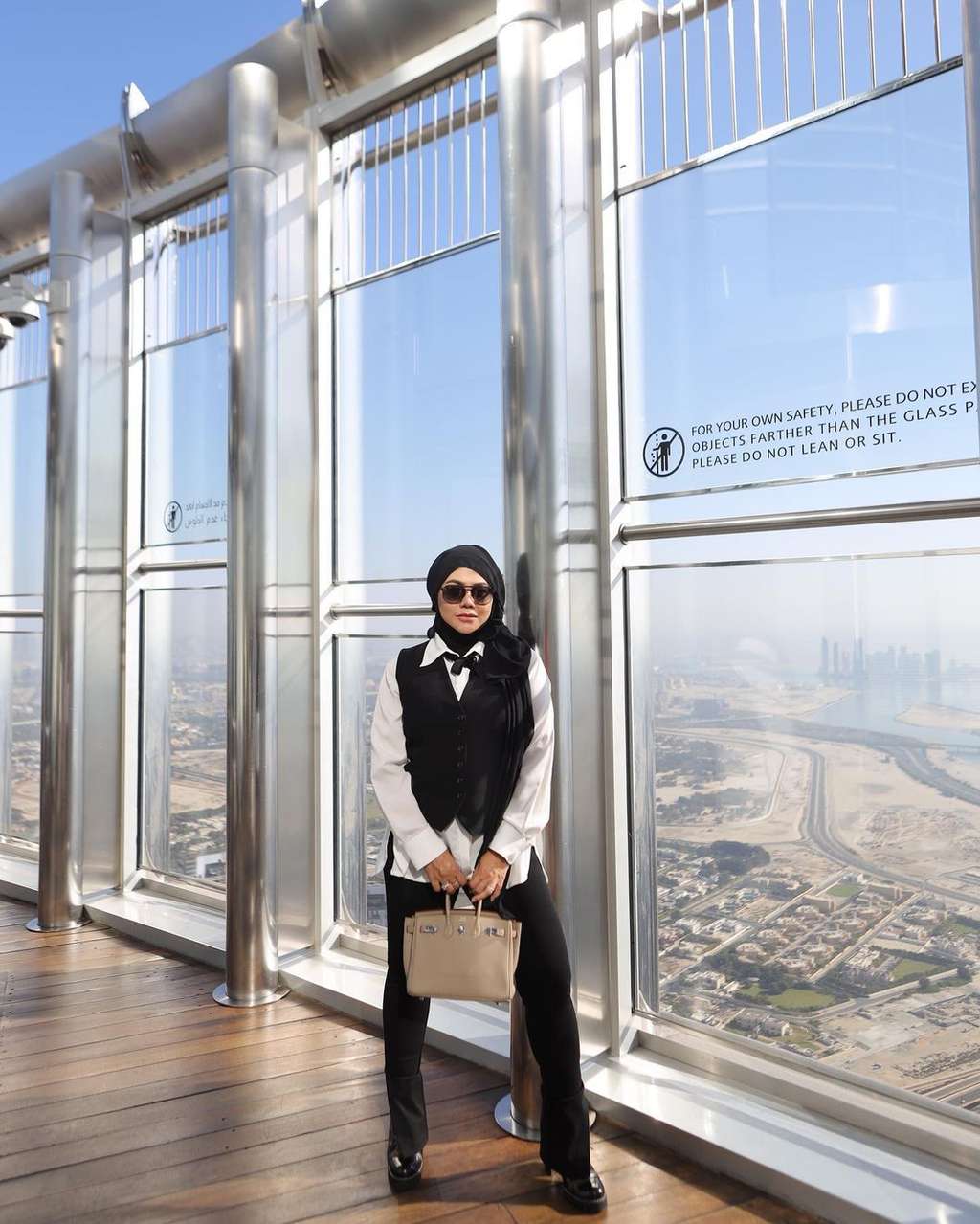 Naik Mobil Limousine! Gaya Mewah Sarita Abdul Mukti Liburan di Dubai