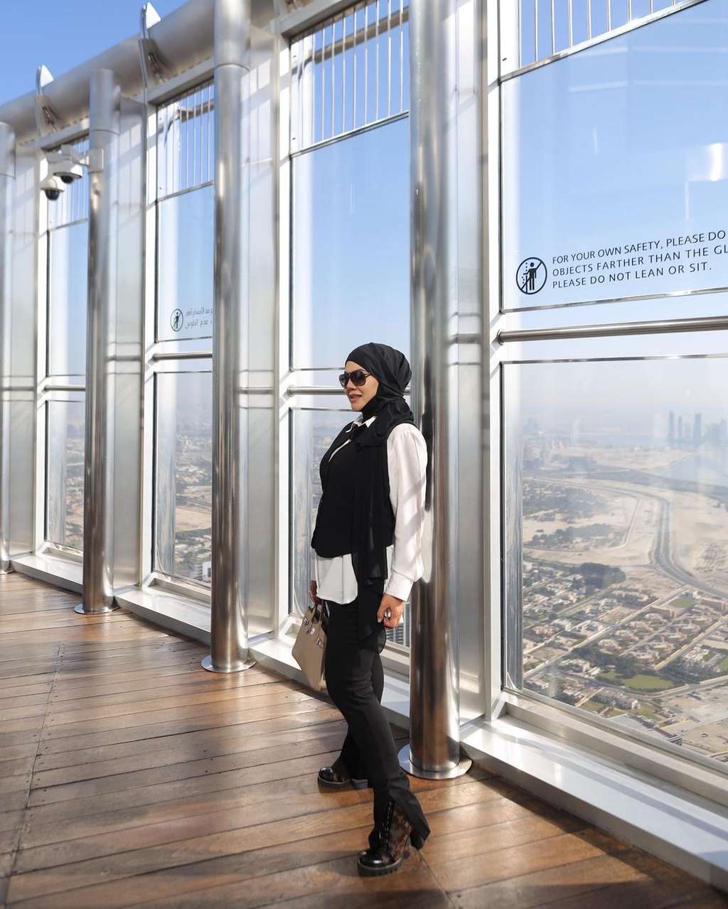 Naik Mobil Limousine! Gaya Mewah Sarita Abdul Mukti Liburan di Dubai