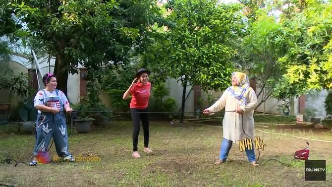 7 Potret Rumah Dhawiya Anak Elvi Sukaesih, Ruangannya Nggak Ada Sekat!