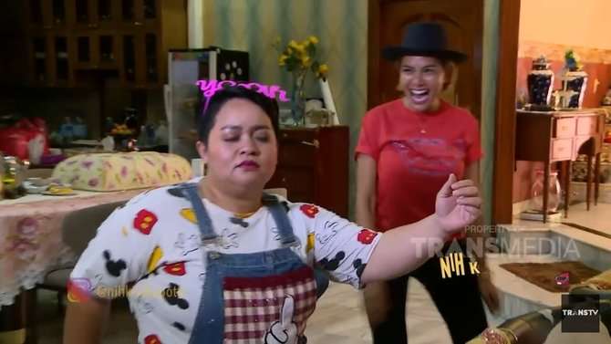 7 Potret Rumah Dhawiya Anak Elvi Sukaesih, Ruangannya Nggak Ada Sekat!