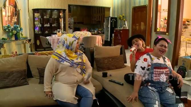 7 Potret Rumah Dhawiya Anak Elvi Sukaesih, Ruangannya Nggak Ada Sekat!