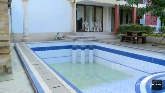 7 Potret Rumah Dhawiya Anak Elvi Sukaesih, Ruangannya Nggak Ada Sekat!