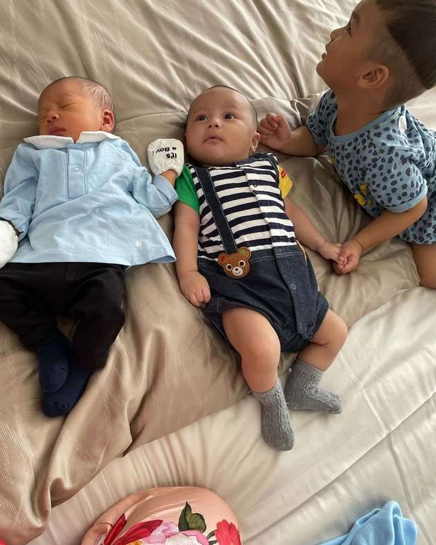 Bayi Sultan Kumpul! 7 Momen Playdate Baby Rayyanza Bareng Kenzo dan Kiano
