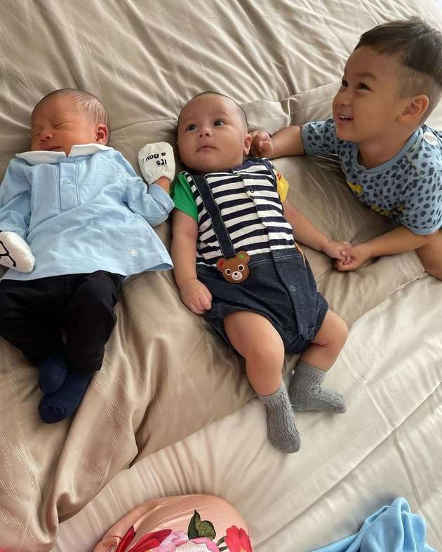 Bayi Sultan Kumpul! 7 Momen Playdate Baby Rayyanza Bareng Kenzo dan Kiano