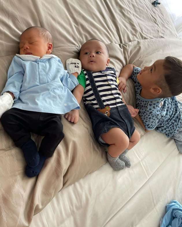 Bayi Sultan Kumpul! 7 Momen Playdate Baby Rayyanza Bareng Kenzo dan Kiano