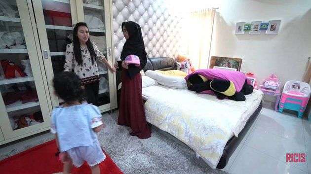 10 Foto Perbandingan Rumah Ayu Ting Ting Sebelum Vs Sesudah Sukses, Dulu Kecil Kini Mewah Abis!