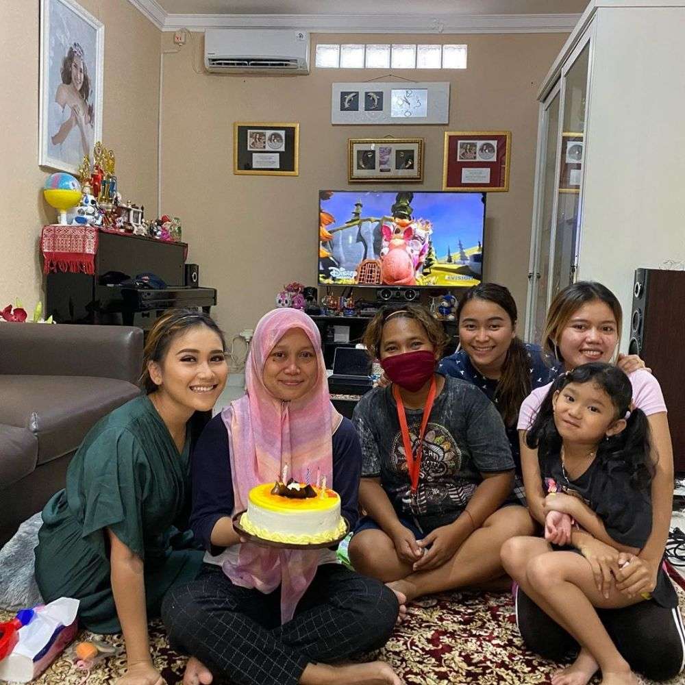 10 Foto Perbandingan Rumah Ayu Ting Ting Sebelum Vs Sesudah Sukses, Dulu Kecil Kini Mewah Abis!