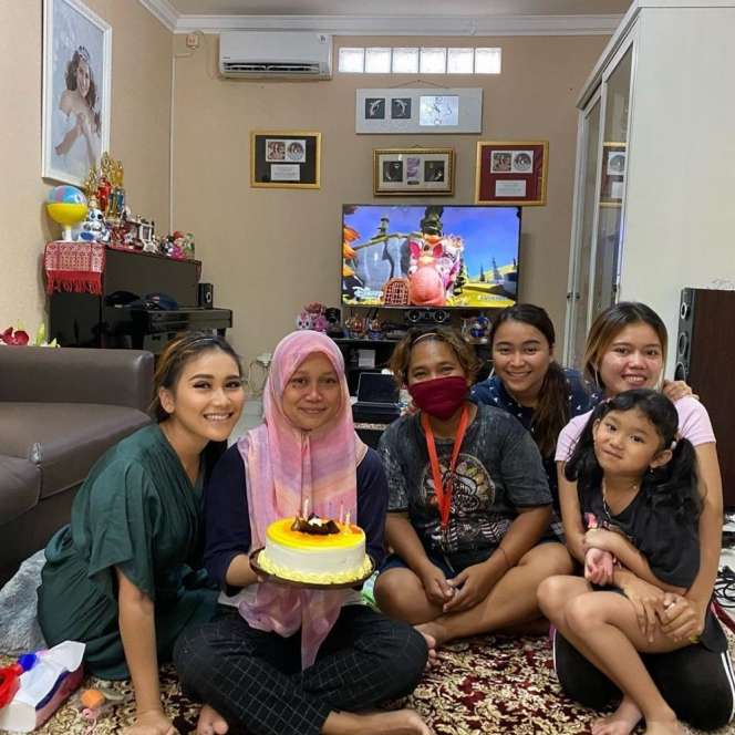 10 Foto Perbandingan Rumah Ayu Ting Ting Sebelum Vs Sesudah Sukses, Dulu Kecil Kini Mewah Abis!