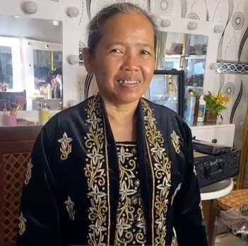 10 Foto Tranformasi Nenek 56 Tahun Usai Dimakeup, Berubah Jadi Gadis Cantik Usia 20 Tahun!