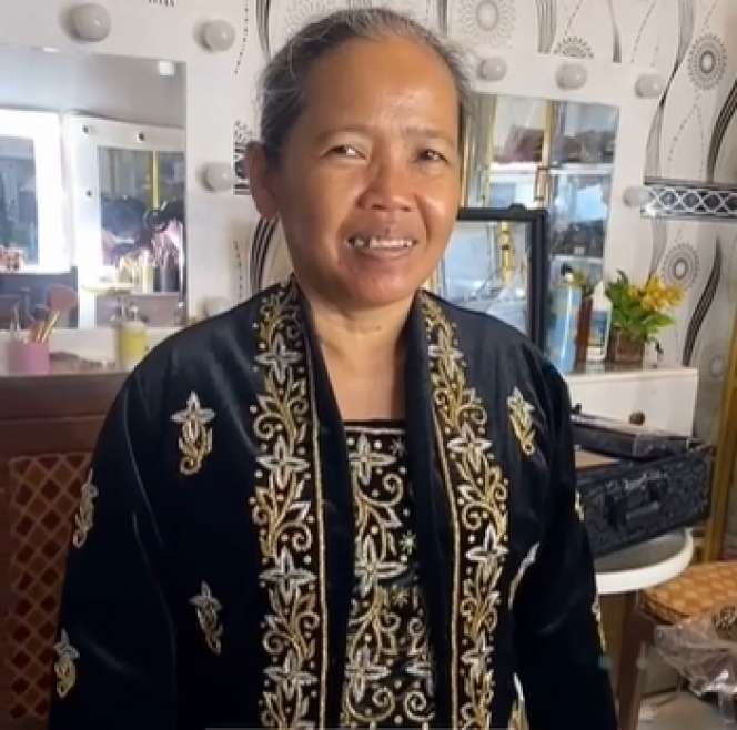 10 Foto Tranformasi Nenek 56 Tahun Usai Dimakeup, Berubah Jadi Gadis Cantik Usia 20 Tahun!