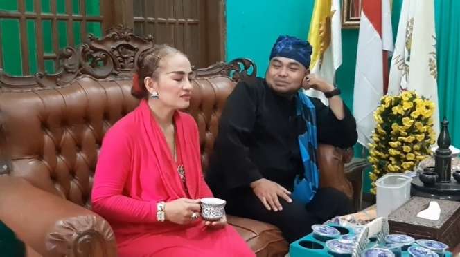 9 Foto Rumah Pedangdut Lilis Karlina, Penuh Benda Klenik Hingga Lukisan Nyi Roro Kidul! 