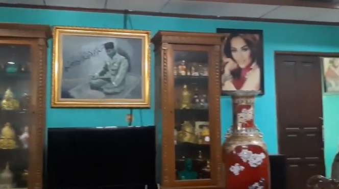 9 Foto Rumah Pedangdut Lilis Karlina, Penuh Benda Klenik Hingga Lukisan Nyi Roro Kidul! 