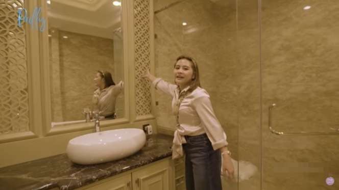 Adu Mewah 12 Foto Kamar Mandi Seleb ‘Sultan’, Wow Milik Prilly Latuconsina Ada 100 Pintu!