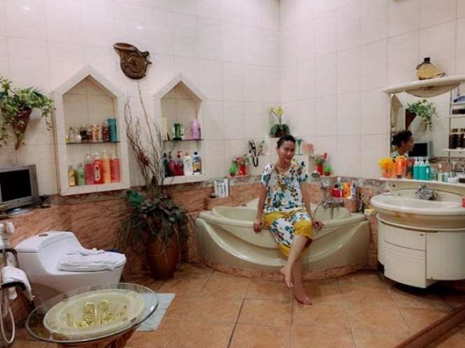 Adu Mewah 12 Foto Kamar Mandi Seleb ‘Sultan’, Wow Milik Prilly Latuconsina Ada 100 Pintu!