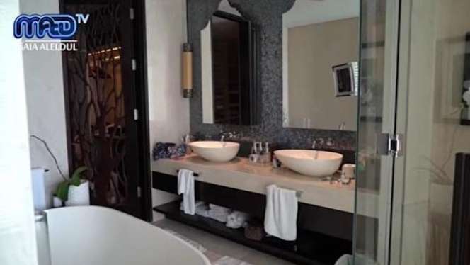 Adu Mewah 12 Foto Kamar Mandi Seleb ‘Sultan’, Wow Milik Prilly Latuconsina Ada 100 Pintu!