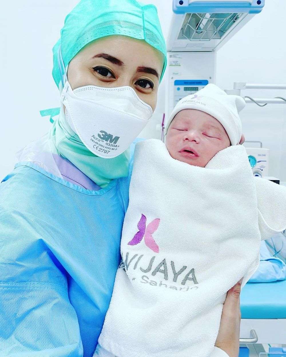 10 Foto Perdana Anak Sule & Nathalie Holscher, Ganteng dan Berhidung Mancung Mirip Bule!