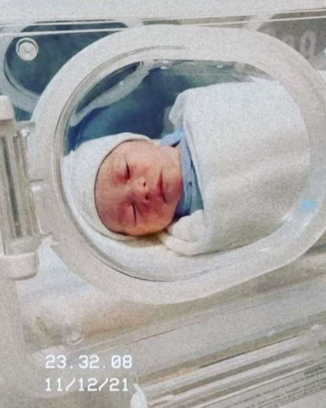 10 Foto Perdana Anak Sule & Nathalie Holscher, Ganteng dan Berhidung Mancung Mirip Bule!