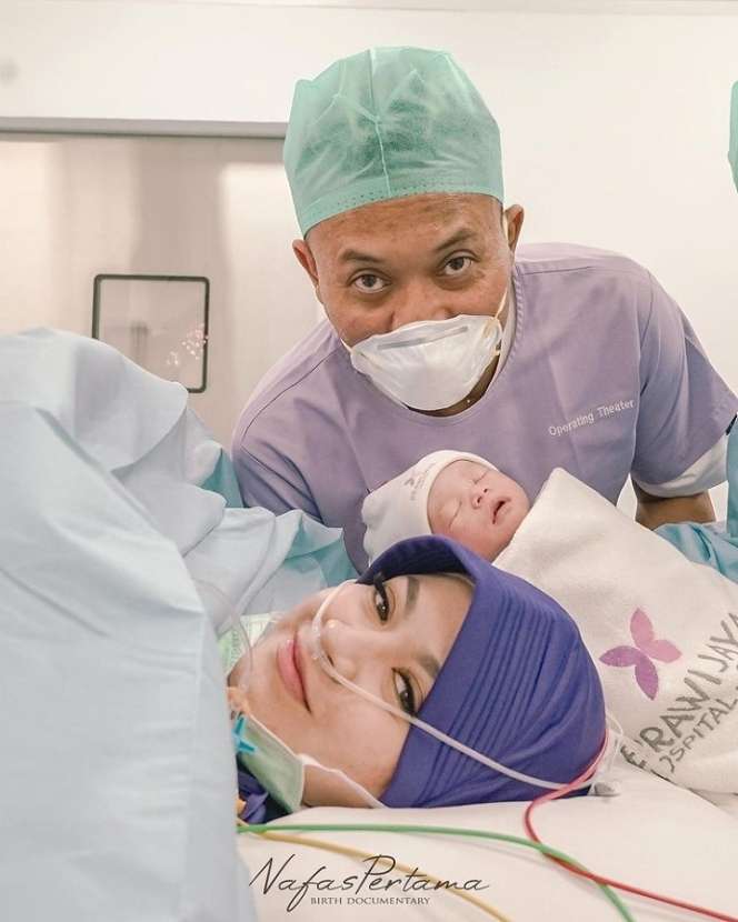 10 Foto Perdana Anak Sule & Nathalie Holscher, Ganteng dan Berhidung Mancung Mirip Bule!
