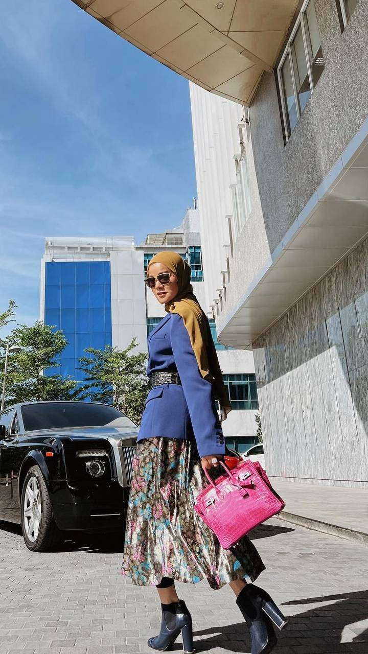 5 Potret Olla Ramlan, Wanita Berhijab yang Masuk Nominasi Wanita Tercantik Sedunia