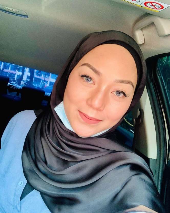 Potret Artis Cantik Ditinggal Suami Nikah Lagi di Luar Negeri, Kini Pasrah dan Hidup Rukun Bareng Madunya!