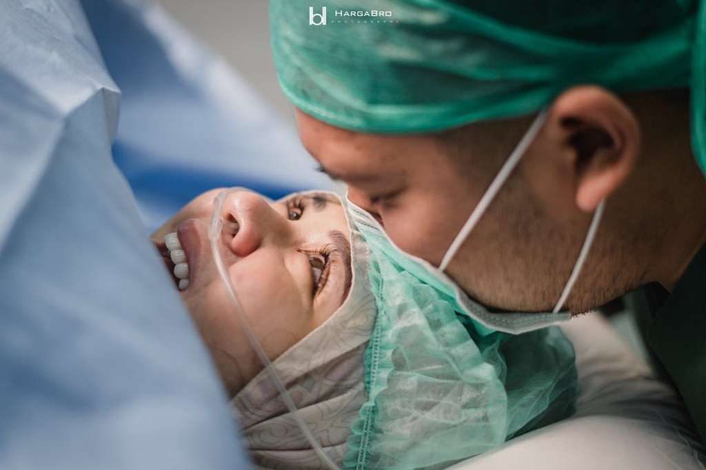 Momen Detik-detik Kesha Ratuliu Melahirkan Anak Pertama