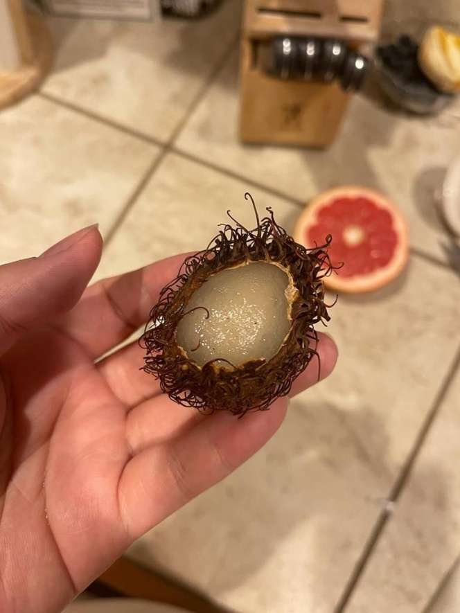 8 Potret Cewek Beli Rambutan di Amerika Serikat, Harga 1 Biji Bikin Nangis, Bentuknya Beda!