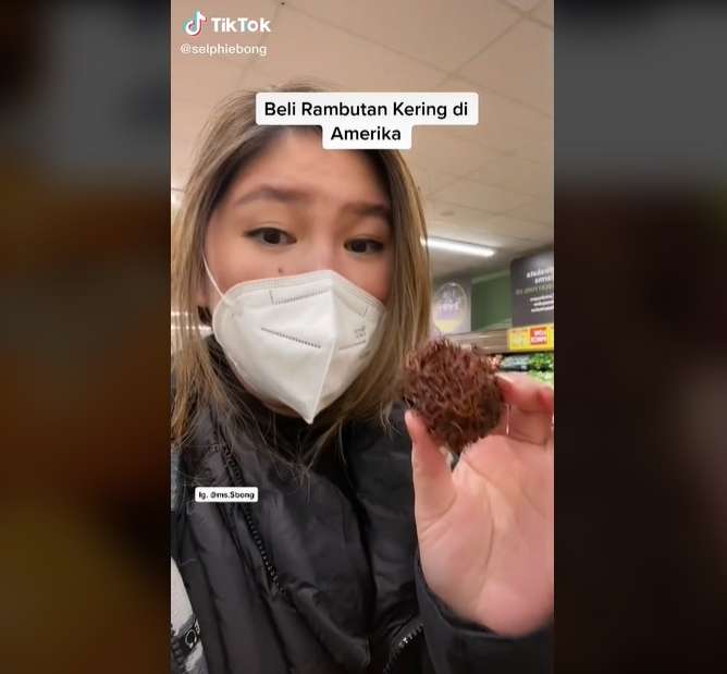 8 Potret Cewek Beli Rambutan di Amerika Serikat, Harga 1 Biji Bikin Nangis, Bentuknya Beda!