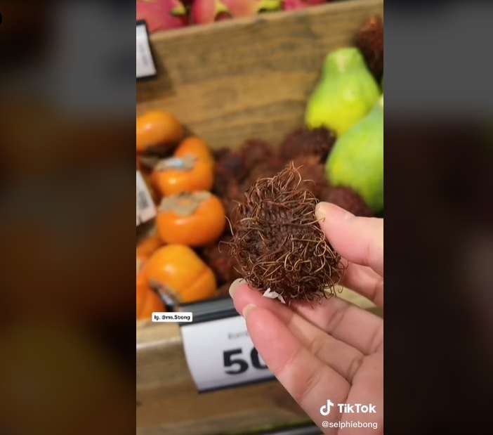 8 Potret Cewek Beli Rambutan di Amerika Serikat, Harga 1 Biji Bikin Nangis, Bentuknya Beda!