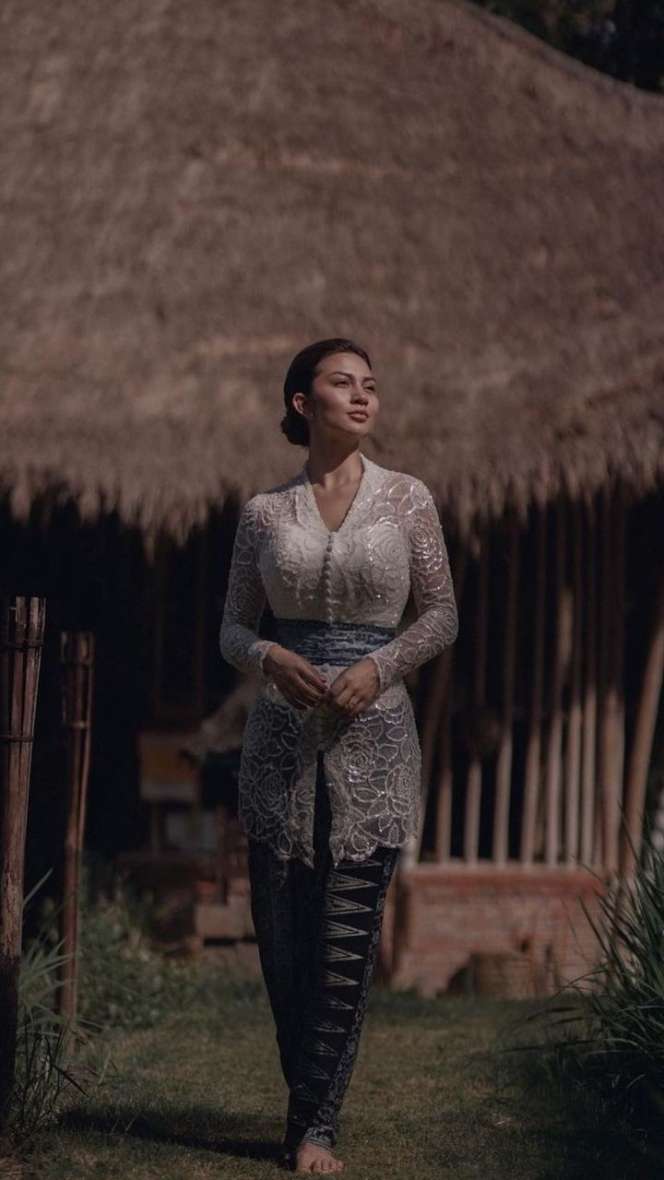 Pesona Ariel Tatum Kenakan Kebaya, Aura Cantiknya Bikin Terpana!