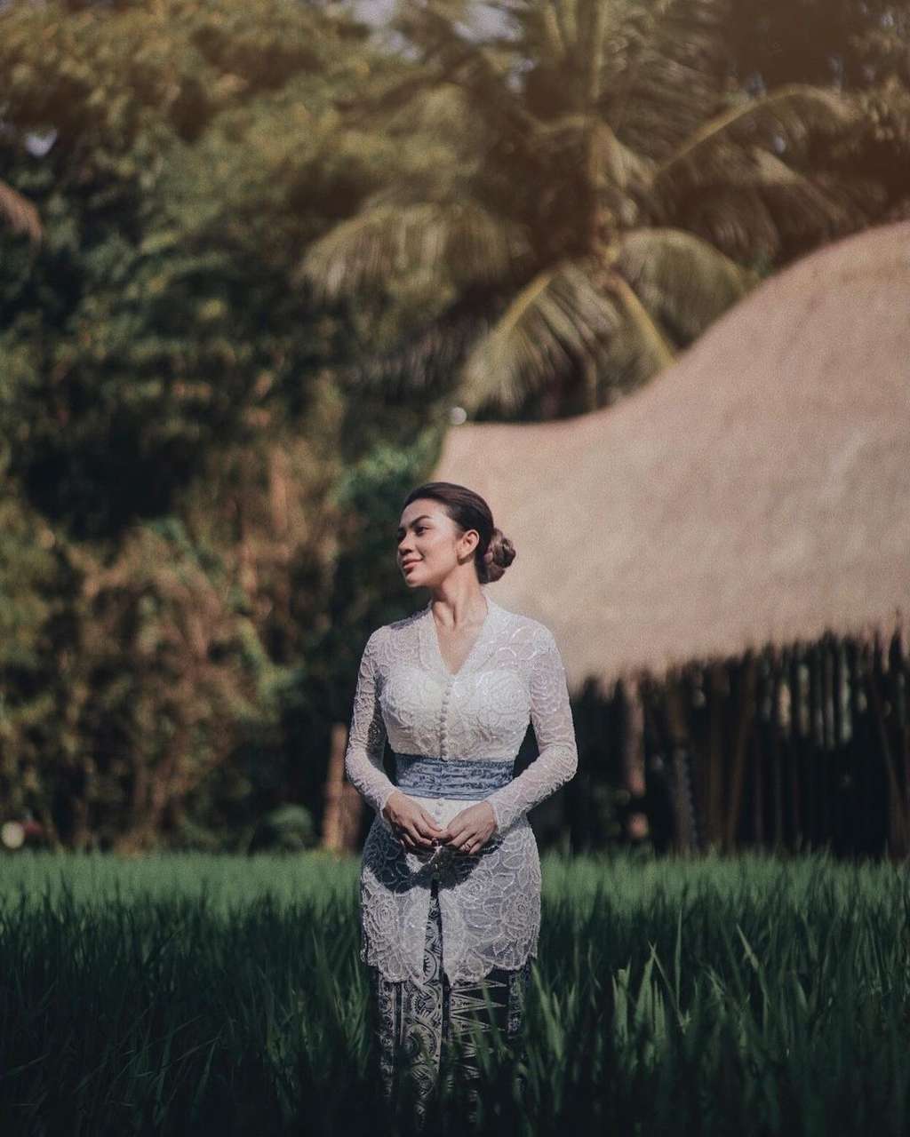 Pesona Ariel Tatum Kenakan Kebaya, Aura Cantiknya Bikin Terpana!