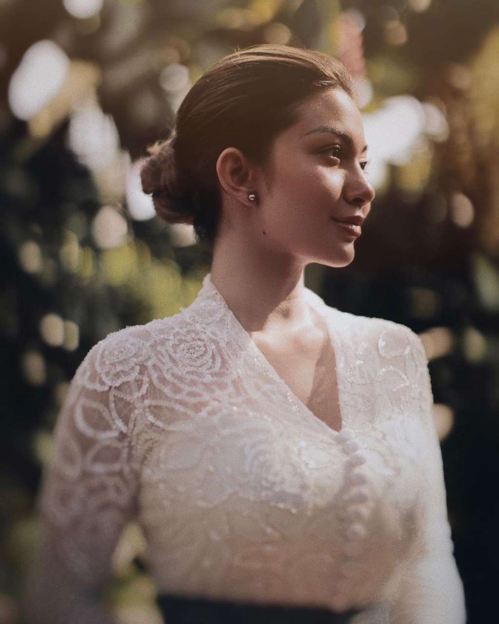 Pesona Ariel Tatum Kenakan Kebaya, Aura Cantiknya Bikin Terpana!