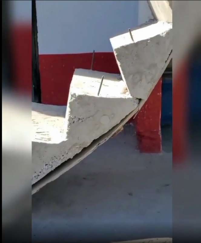 Viral Penampakan Tangga Rumah yang ‘Nyeleneh’ Abis, Netizen Sampai Jengkel Lihatnya!