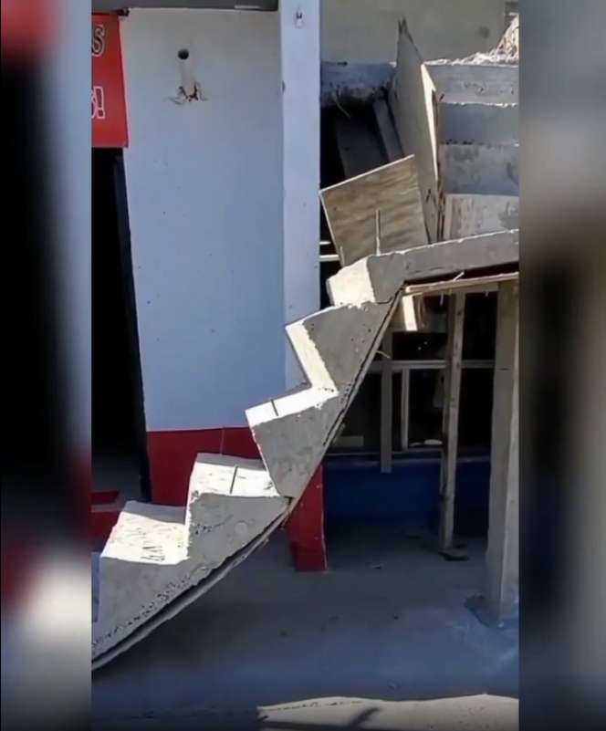 Viral Penampakan Tangga Rumah yang ‘Nyeleneh’ Abis, Netizen Sampai Jengkel Lihatnya!