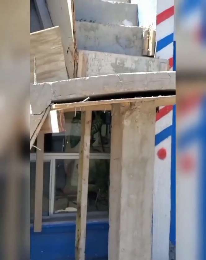 Viral Penampakan Tangga Rumah yang ‘Nyeleneh’ Abis, Netizen Sampai Jengkel Lihatnya!