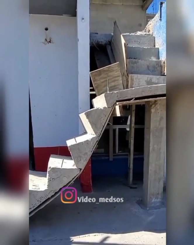 Viral Penampakan Tangga Rumah yang ‘Nyeleneh’ Abis, Netizen Sampai Jengkel Lihatnya!