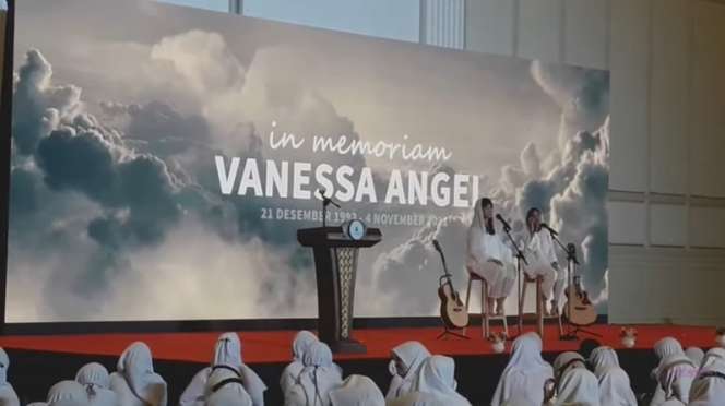 8 Potret Mayang & Chika Nyanyi di 40 Harian Vanessa Angel, Dandanan Heboh Jadi Omongan!
