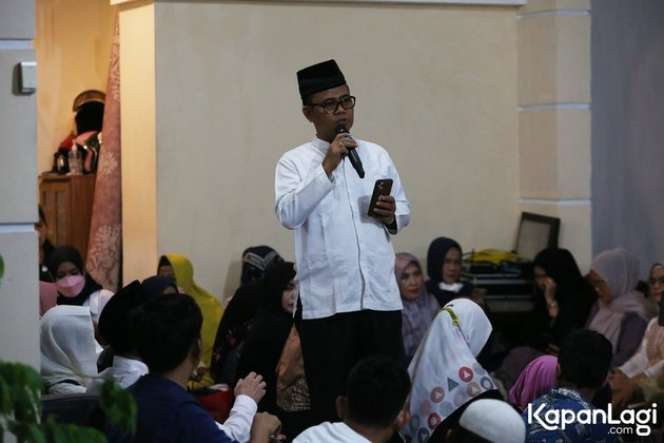 8 Potret Pengajian 40 Harian Keluarga Bibi Andriansyah, Wajah Fuji Curi Perhatian!