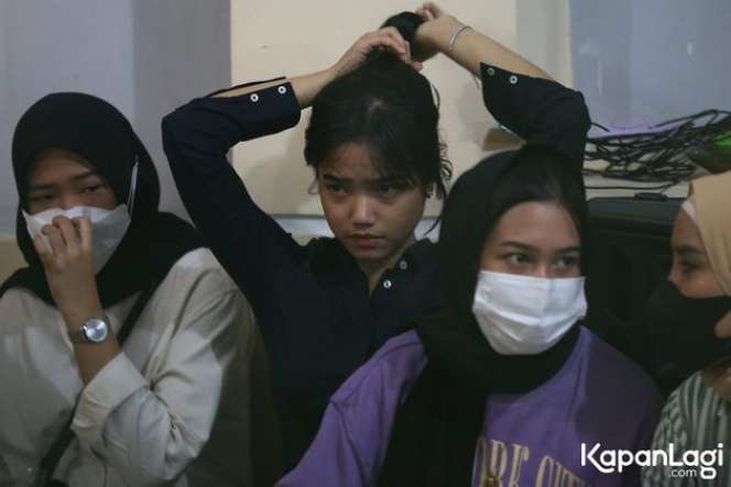 8 Potret Pengajian 40 Harian Keluarga Bibi Andriansyah, Wajah Fuji Curi Perhatian!