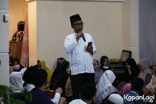 8 Potret Pengajian 40 Harian Keluarga Bibi Andriansyah, Wajah Fuji Curi Perhatian!