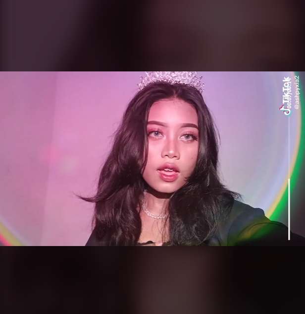 Dikira Polos, 8 Foto Transformasi Siswi SMA ini Bikin Tercengang, Beda 180 Derajat!