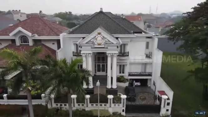 8 Penampakan Rumah Megah Crazy Rich Surabaya Amelia Salim, Bak Istana!