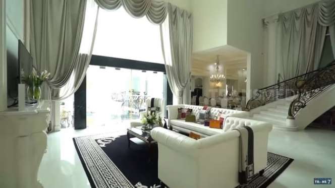 8 Penampakan Rumah Megah Crazy Rich Surabaya Amelia Salim, Bak Istana!