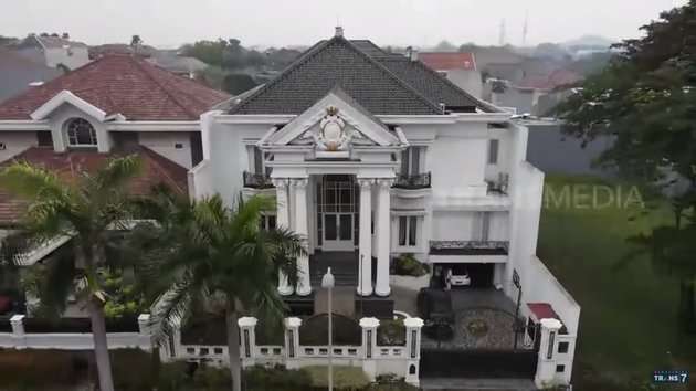 8 Penampakan Rumah Megah Crazy Rich Surabaya Amelia Salim, Bak Istana!